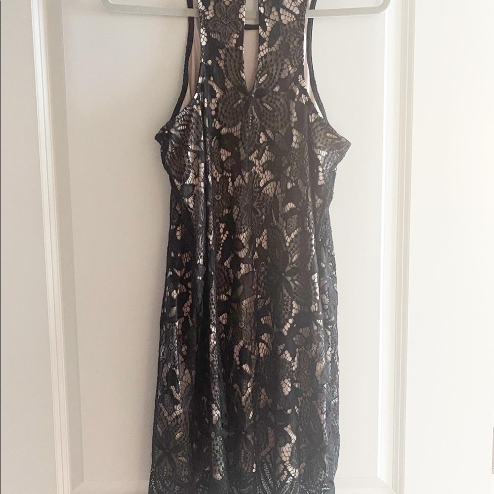 Express Lace Dress - Picture 3 of 4